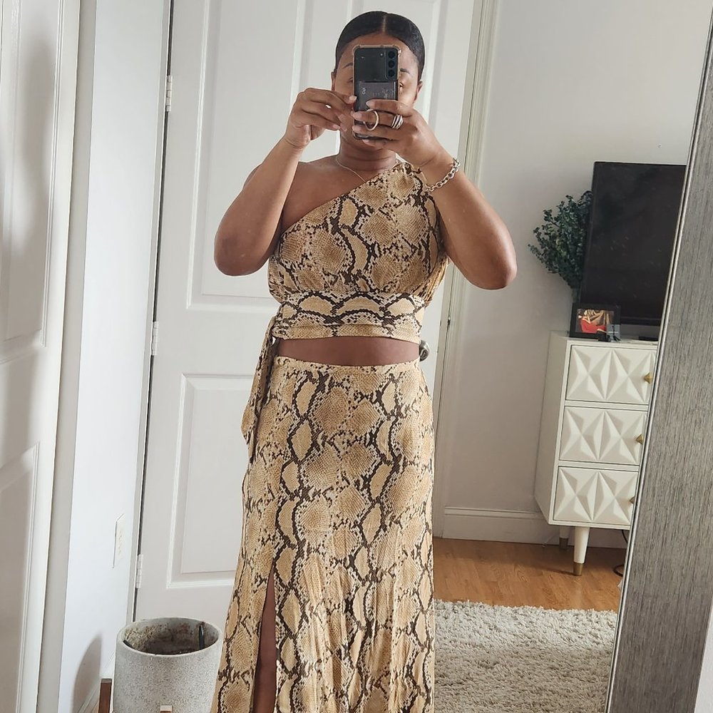 Small H&M leopard print skirt set